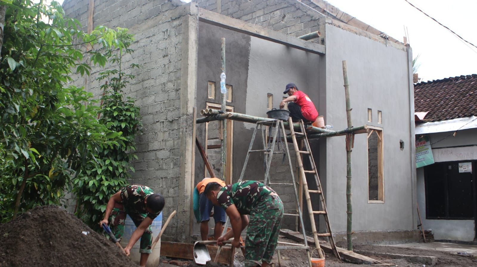 TMMD Kodim 0825/Banyuwangi Percepat Pengerjaan RUTILAHU di Kecamatan Siliragung
