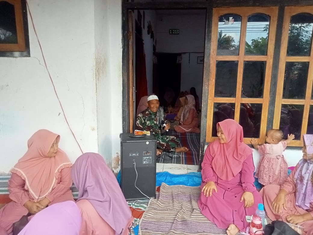 Bintalrem 083/Bdj Gelar Pengajian Bersama Ibu-Ibu Muslimat di Rumah Ibu Mu’tiah, Wujudkan Kegiatan Non-Fisik TMMD ke-125