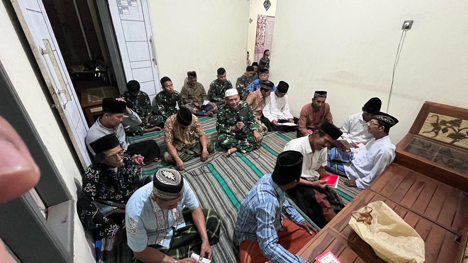 TMMD Tak Hanya Membangun Fisik, Anggota Satgas Gelar Tahlil di Rumah Warga Silirsari