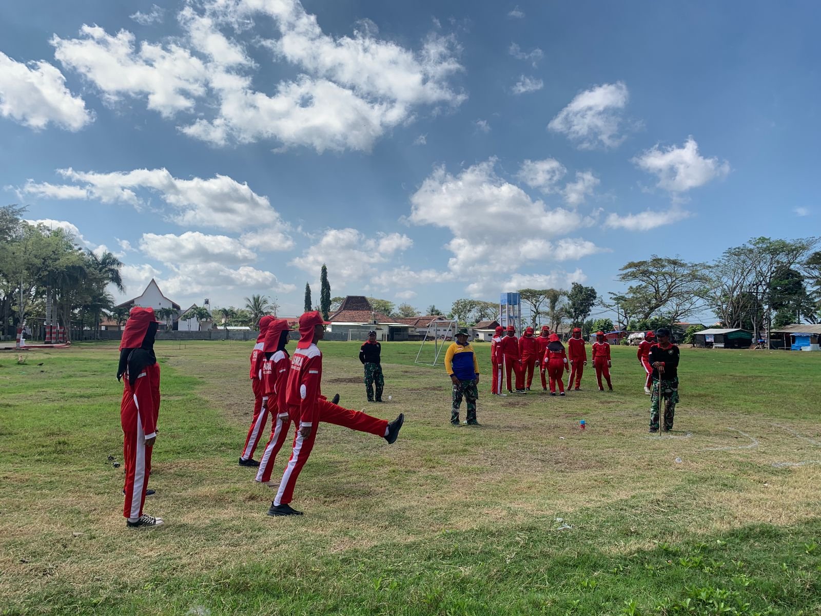 Latihan Intensif Paskibra Kecamatan Pesanggaran Digelar di Lapangan Sumbermulyo