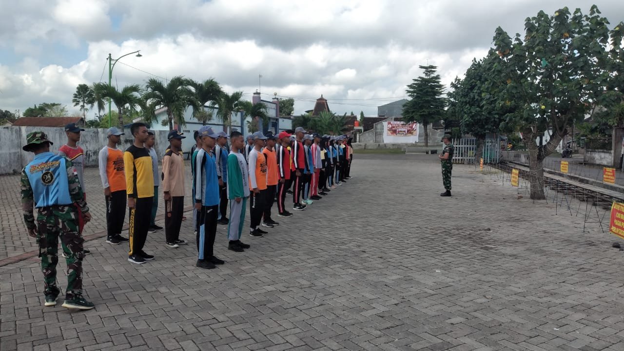 Koramil 0825/06 Gambiran Berikan Pelatihan Paskibra, Tanamkan Disiplin dan Cinta Tanah Air