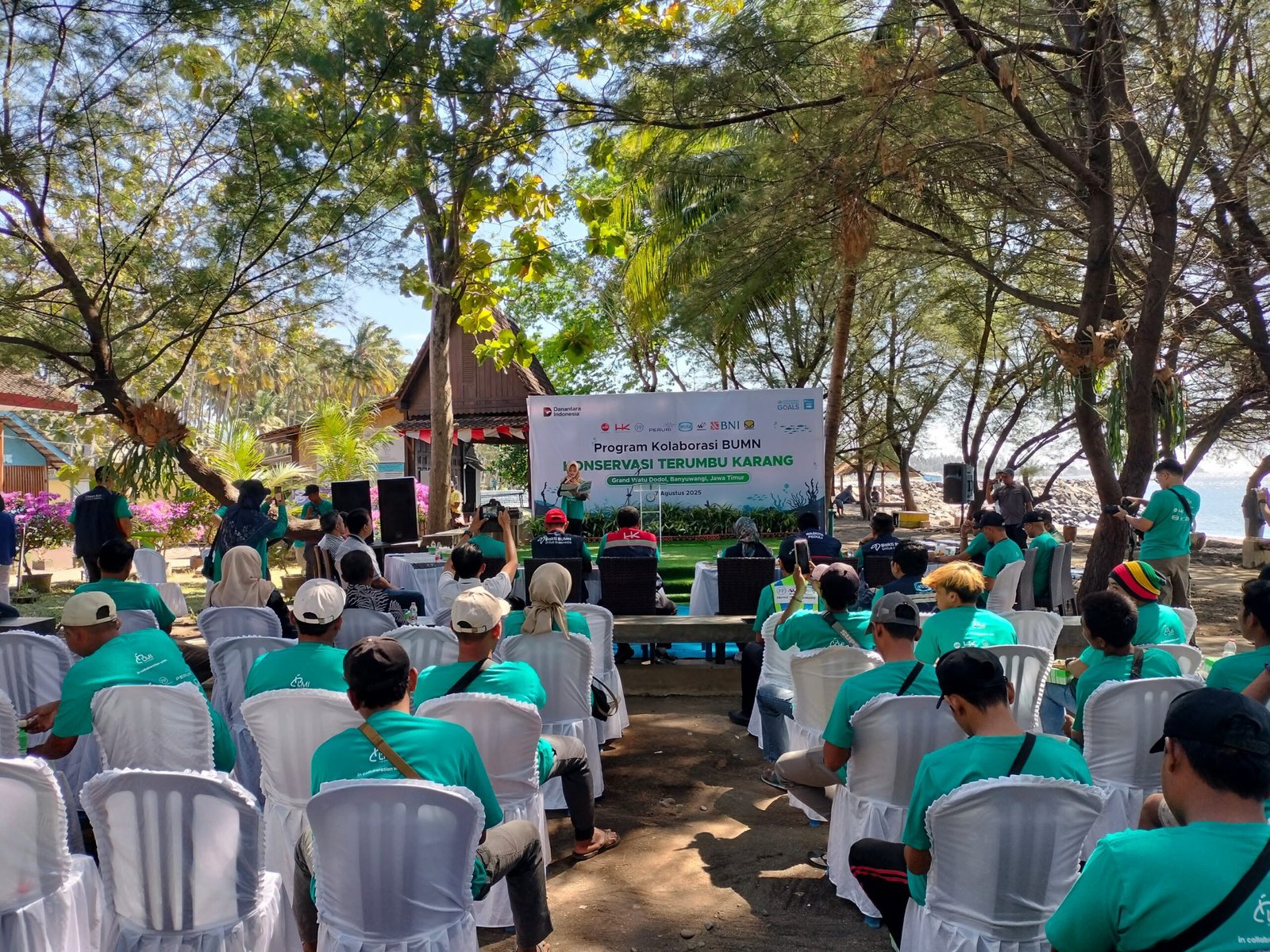 Koramil 0825/15 Wongsorejo Dukung Program Konservasi Terumbu Karang di Pantai Grand Watudodol (GWD)