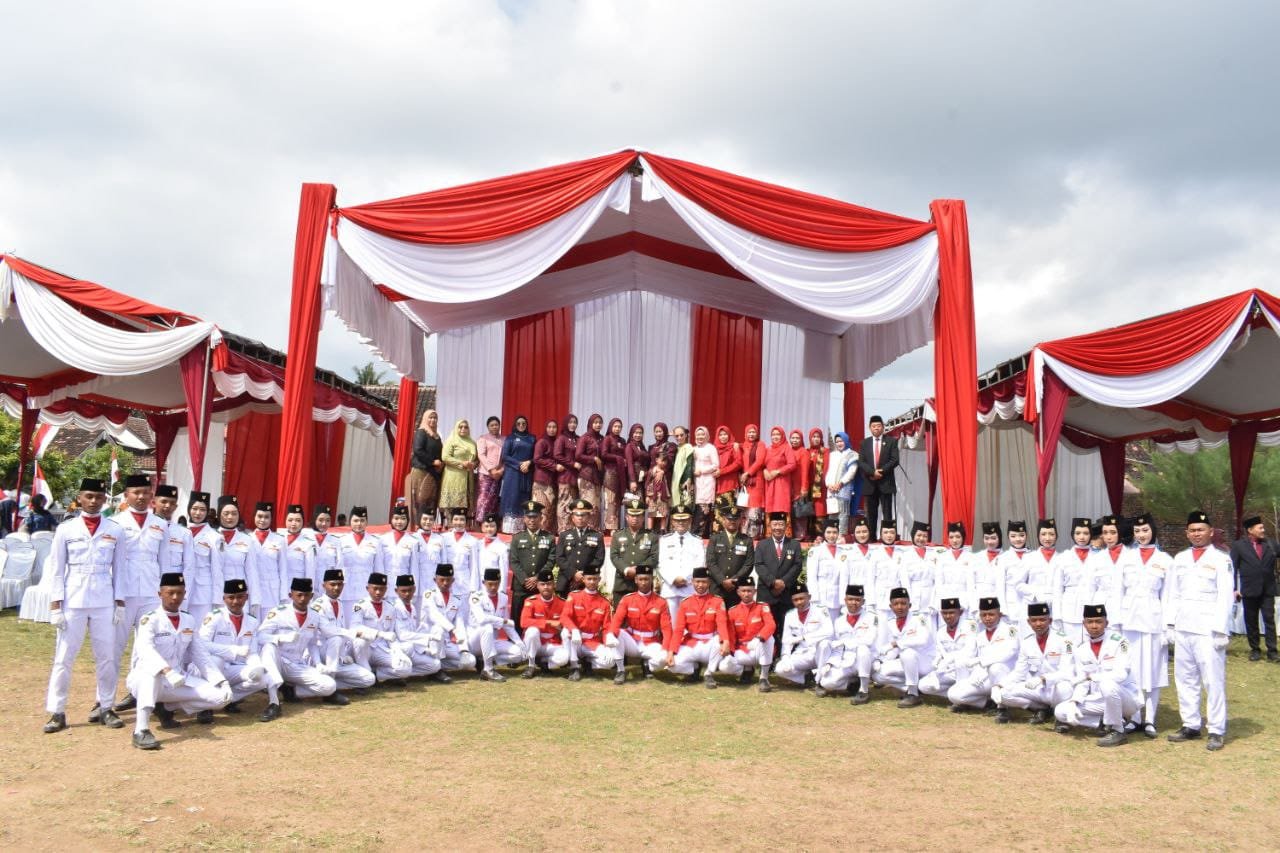 Kasdim 0825/Banyuwangi Pimpin Upacara HUT RI Ke-80 Satgas TMMD 125 Di Lapangan Siliragung