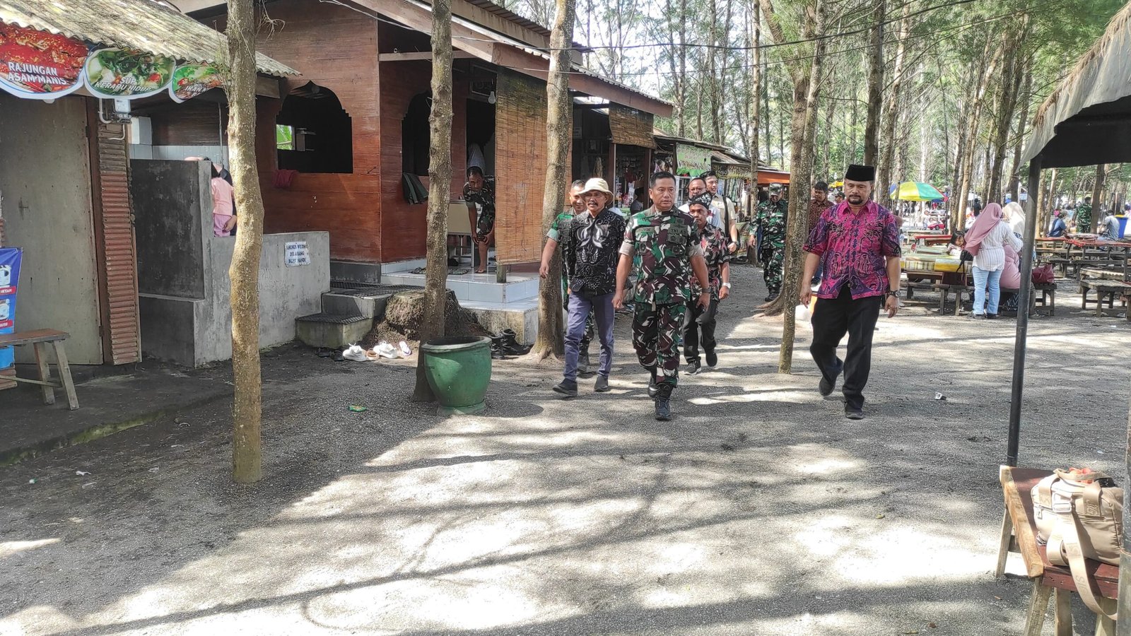 Danrem 083/Bdj Kolonel Inf Kohir Kunjungi Wisata Pantai Gumuk Kantong, Muncar