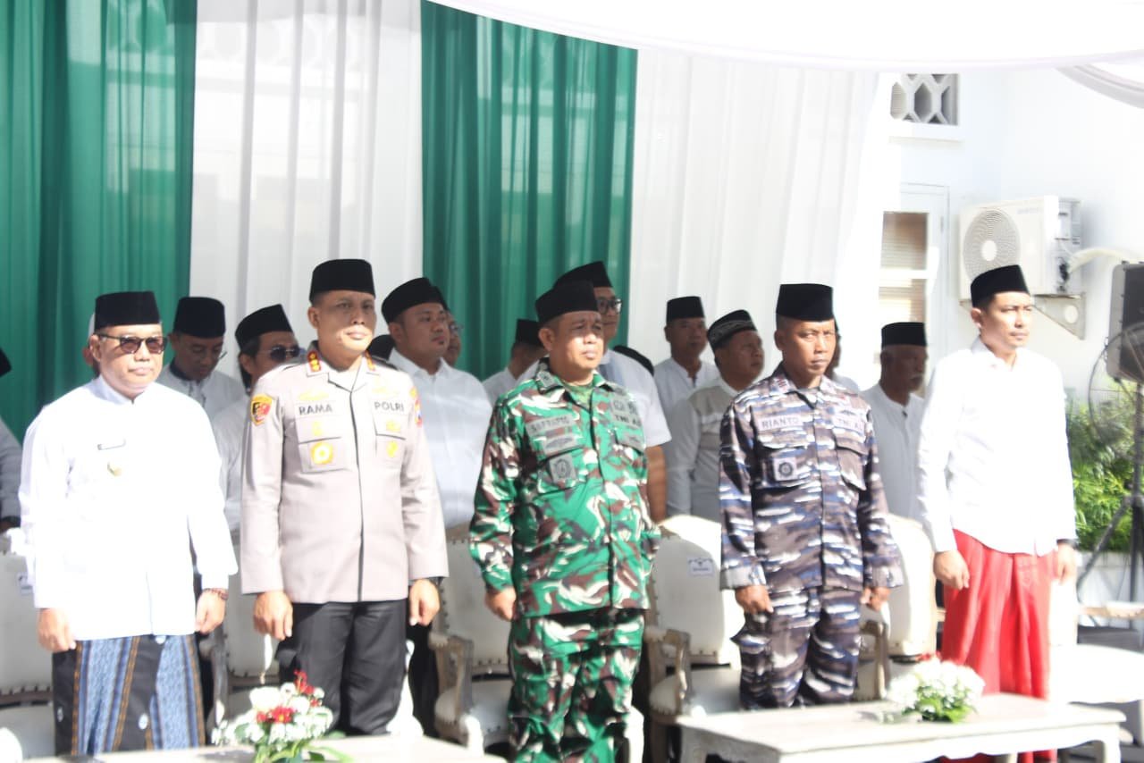 Kasdim 0825/Banyuwangi Tegaskan Nilai Kepesantrenan sebagai Pilar Kebangsaan di Peringatan Hari Santri Nasional 2025