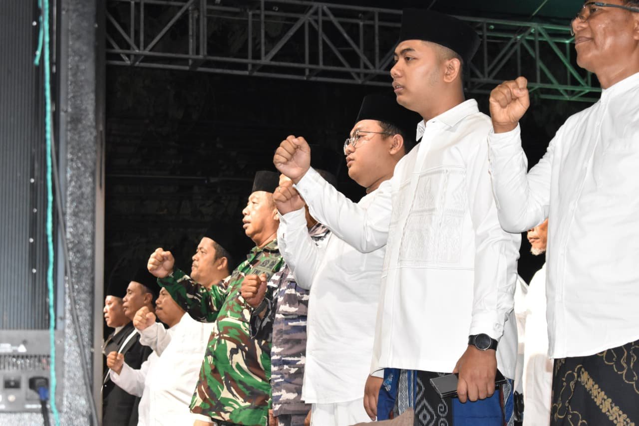 Kasdim 0825/Banyuwangi Hadiri Malam Puncak Hari Santri Nasional, Gema Sholawat Getarkan Langit Blambangan