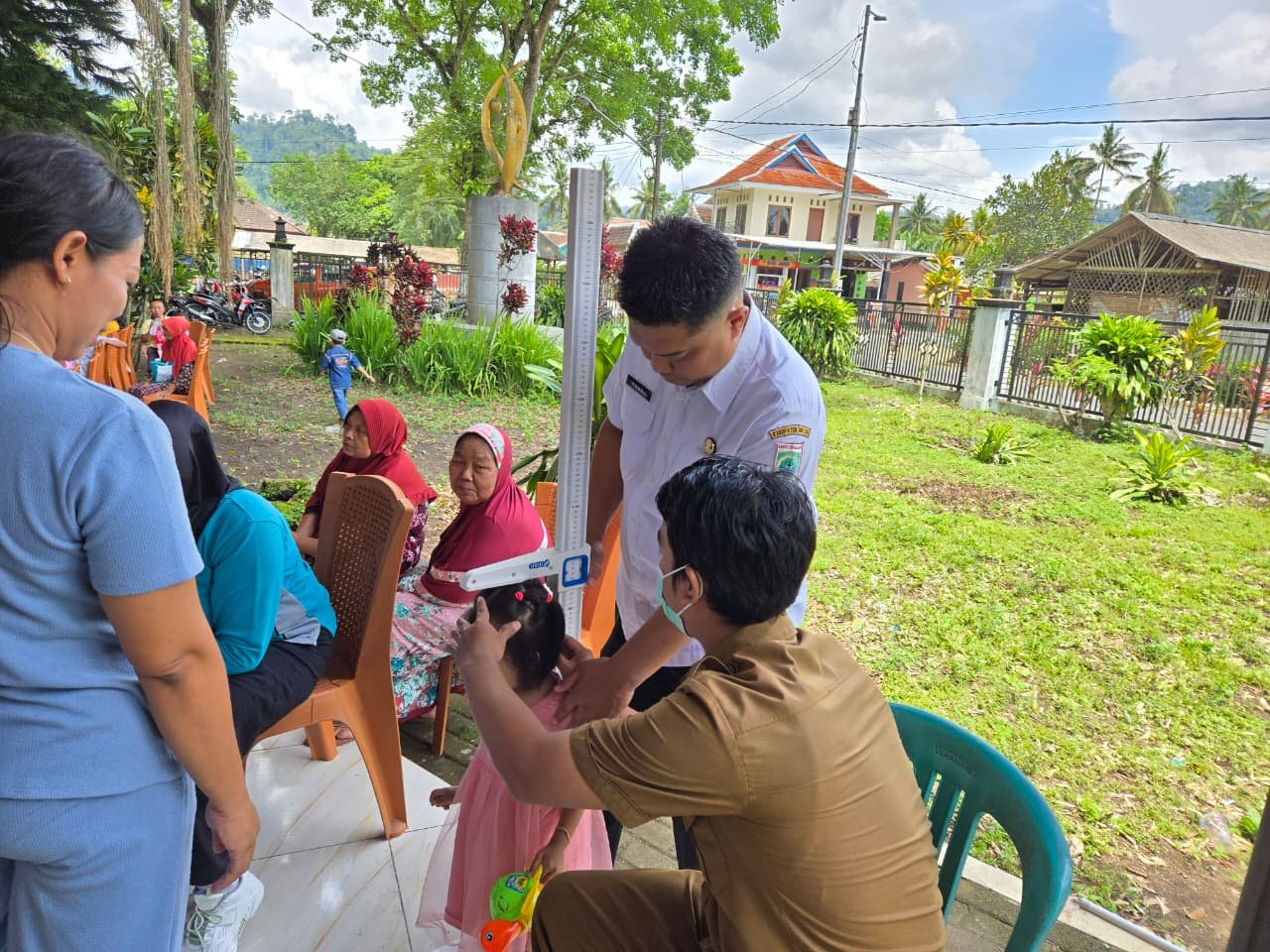 Gerakan Aktifkan Posyandu oleh Dinas Kesehatan Kabupaten Malang, berkolaborasi dengan Satgas TMMD ke-126 Kodim 0818/Malang-Batu