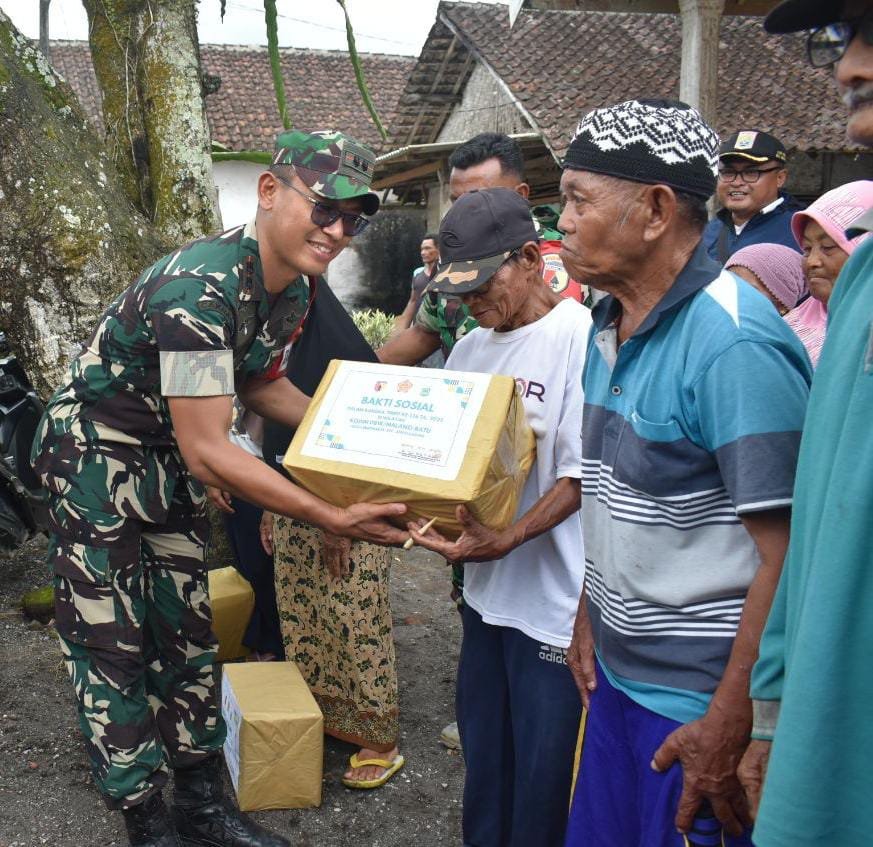 Komandan Kodim 0818/Malang-Batu Letkol CZI Bayu Nugroho selaku Dansatgas TMMD tidak hanya fokus pada pelaksanaan program fisik dan nonfisik, tetapi juga menunjukkan kepedulian sosial yang tinggi terhadap warga setempat