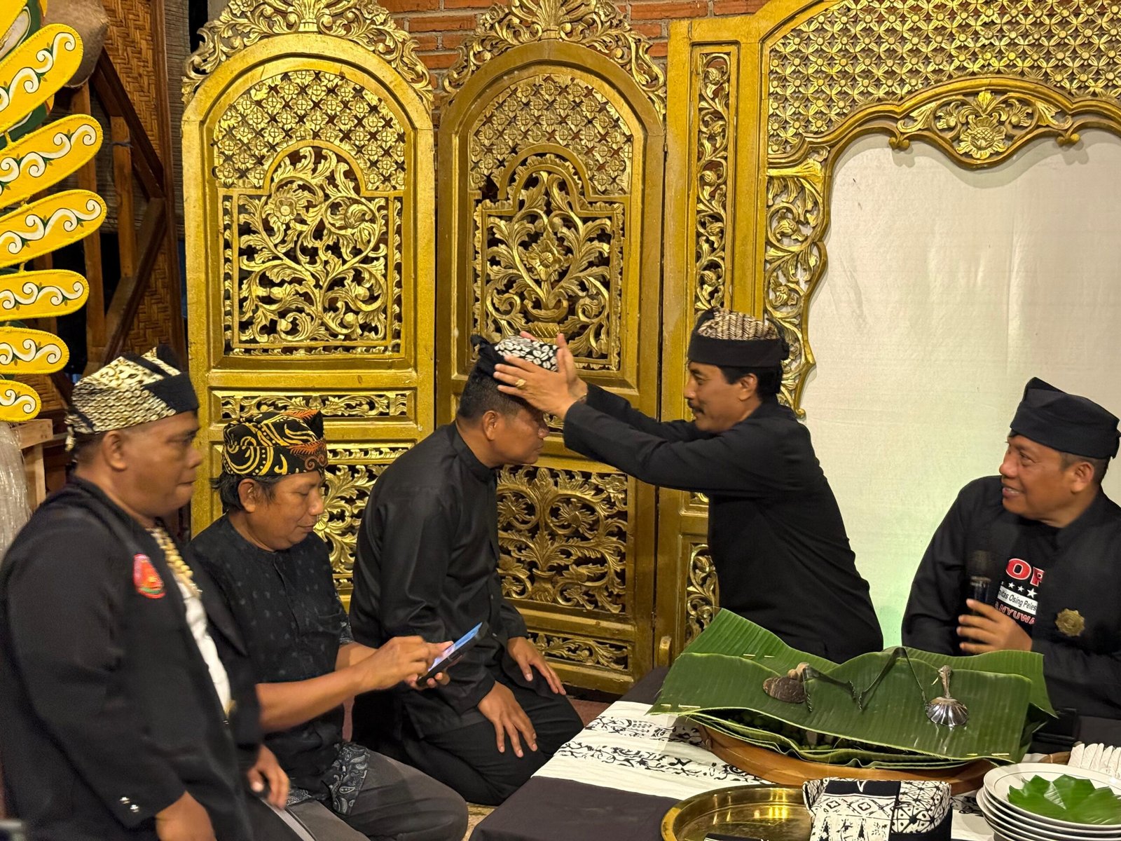 KOPAT Banyuwangi Anugerahkan Gelar Kehormatan untuk Danrem 083/Baladhika Jaya: Simbol Sinergi Budaya dan Pengabdian