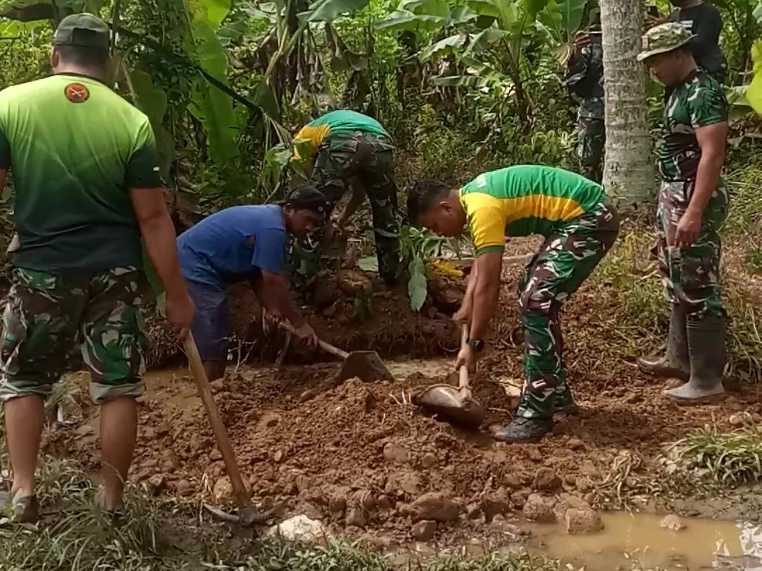 Satgas TNI Manunggal Membangun Desa (TMMD) ke-126 Tahun 2025 di Kecamatan Ampelgading, Kabupaten Malang, Jawa Timur, terus mempercepat penyelesaian sejumlah sasaran fisik