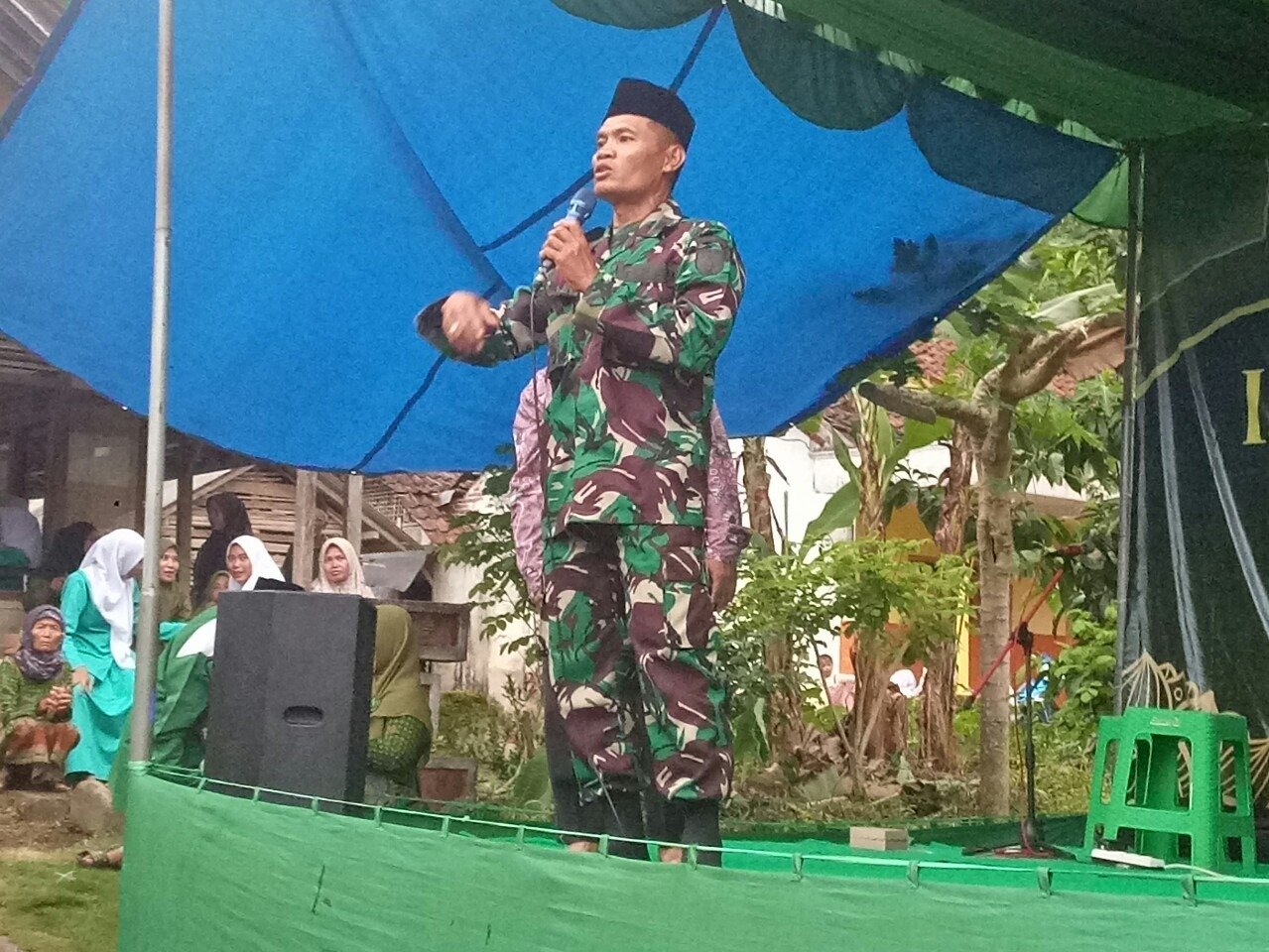 Kasdim 0818, Mayor Czi Supaat, menghadiri acara Istighosah dan Tabligh Akbar Muslimat NU dan Fatayat NU di Kampung Jeruk, Dusun Krajan 2, Desa Lebak Harjo, Kecamatan Ampelgading
