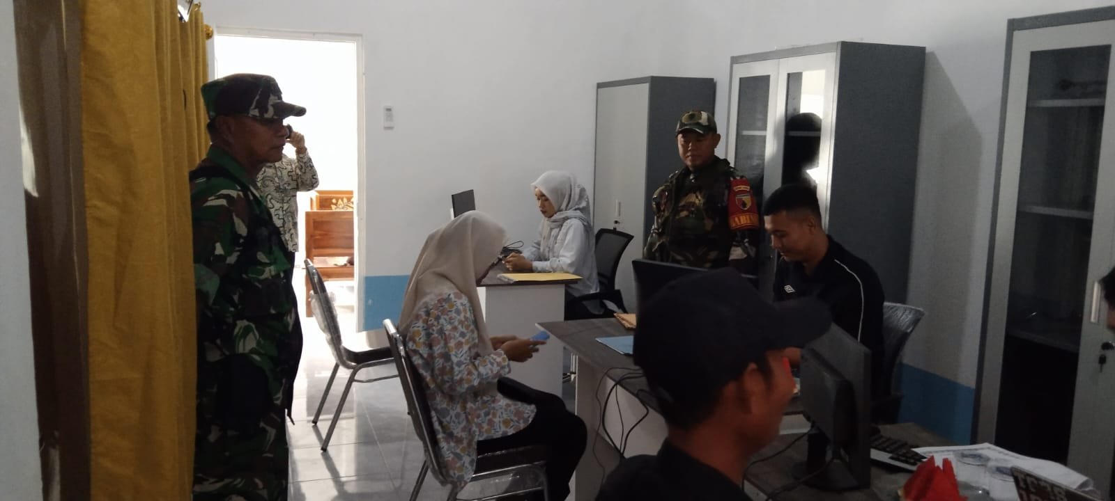 Danramil Rogojampi Monitoring Kegiatan Perekrutan Karyawan SPPG di Desa Watukebo