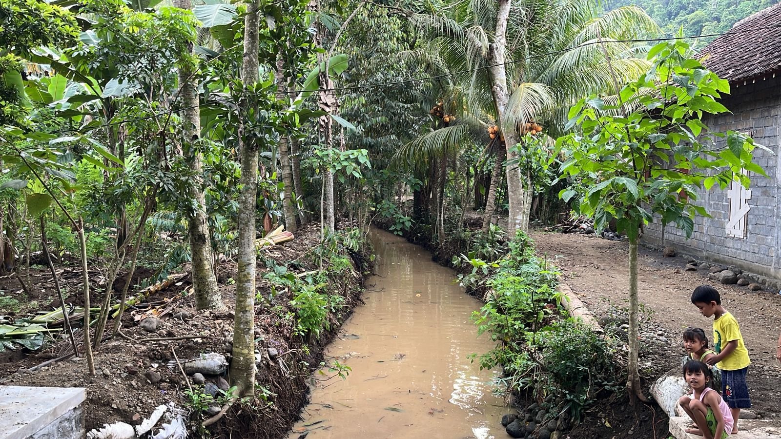 Satgas TMMD 126 Lebakharjo Laksanakan Normalisasi Sungai untuk Cegah Banjir di Dusun Lebaksari