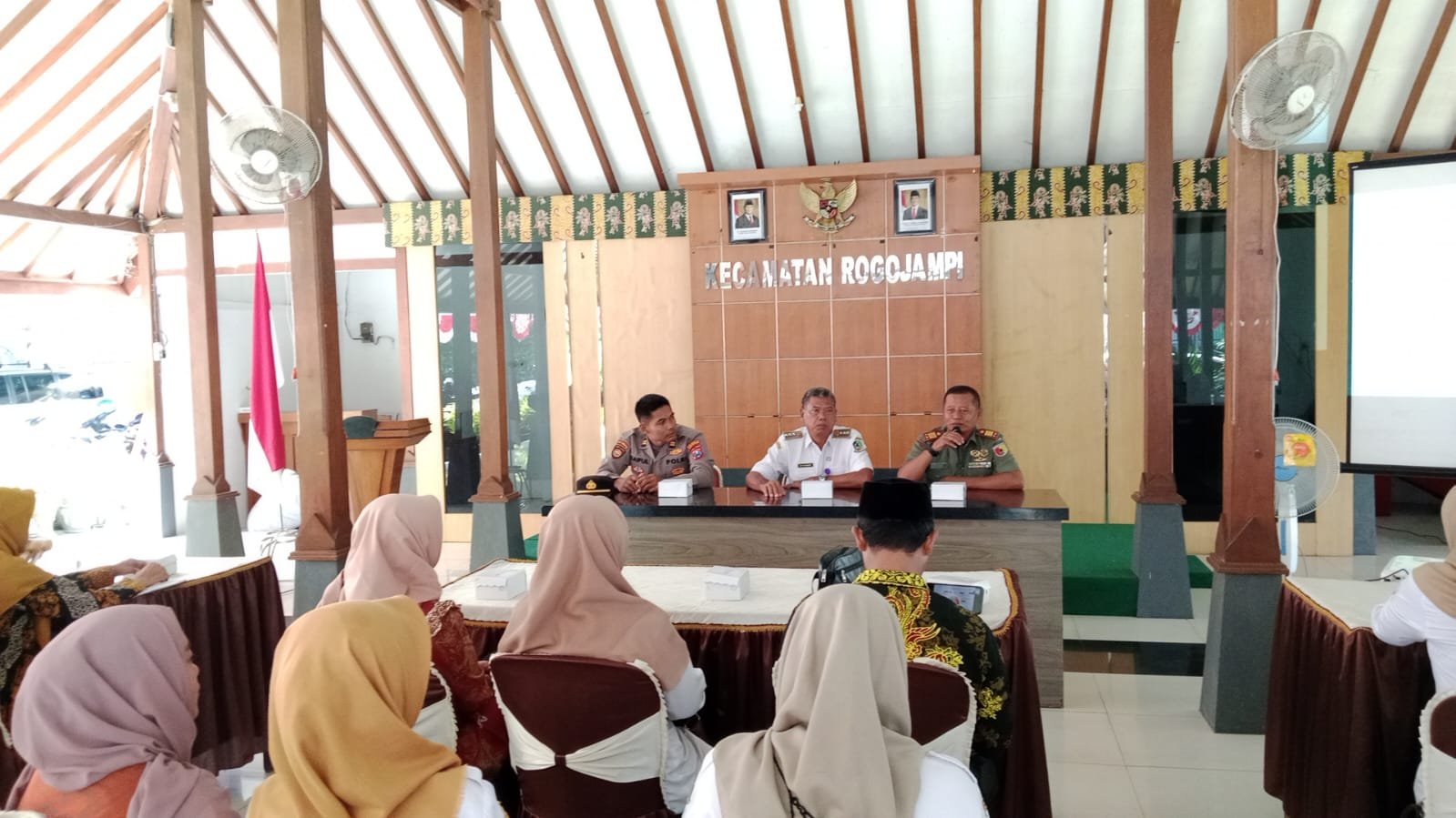 Danramil Rogojampi Hadiri Lokakarya Mini Lintas Sektor Triwulan III Tahun 2025