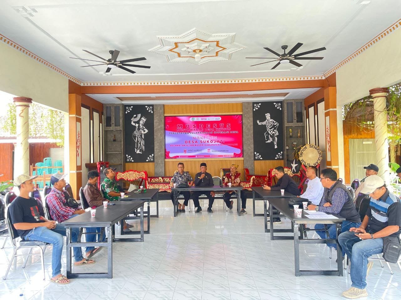 Babinsa Koramil Rogojampi Hadiri Musyawarah Desa Khusus Percepatan Koperasi Merah Putih