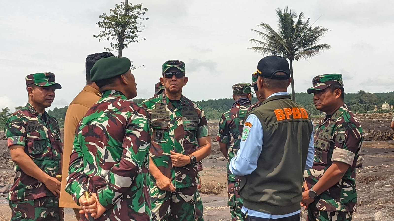 Pangdam V/Brawijaya Tekankan Kesiapsiagaan Prajurit Saat Tinjau Posko Tanggap Darurat Semeru