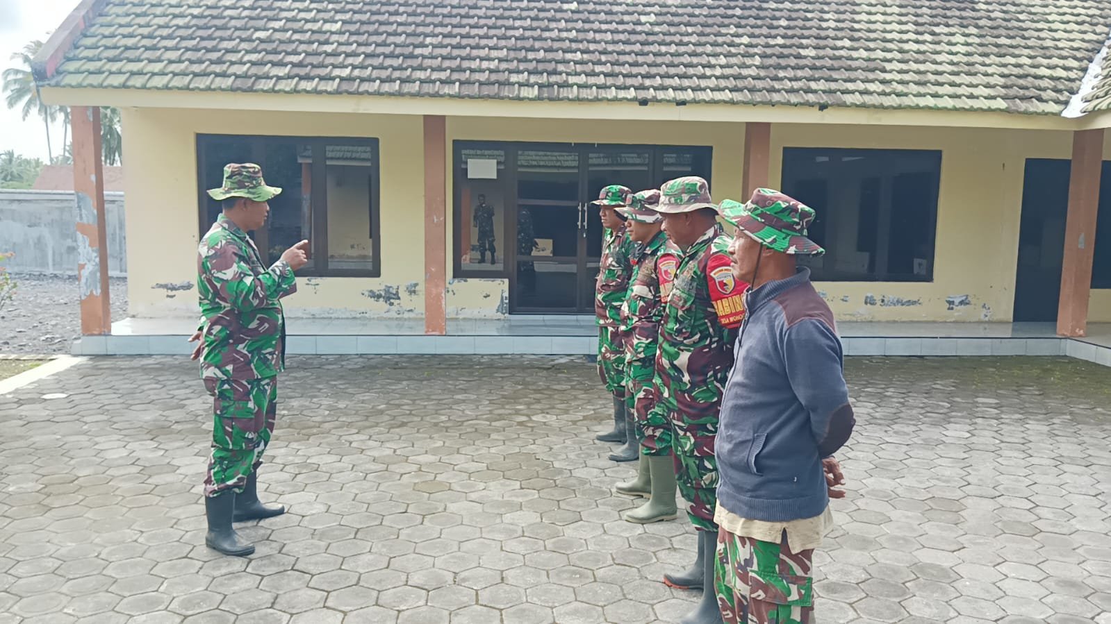 Kesiapsiagaan Status Transisi, TNI Perkuat Pos Siaga Semeru di Jugosari