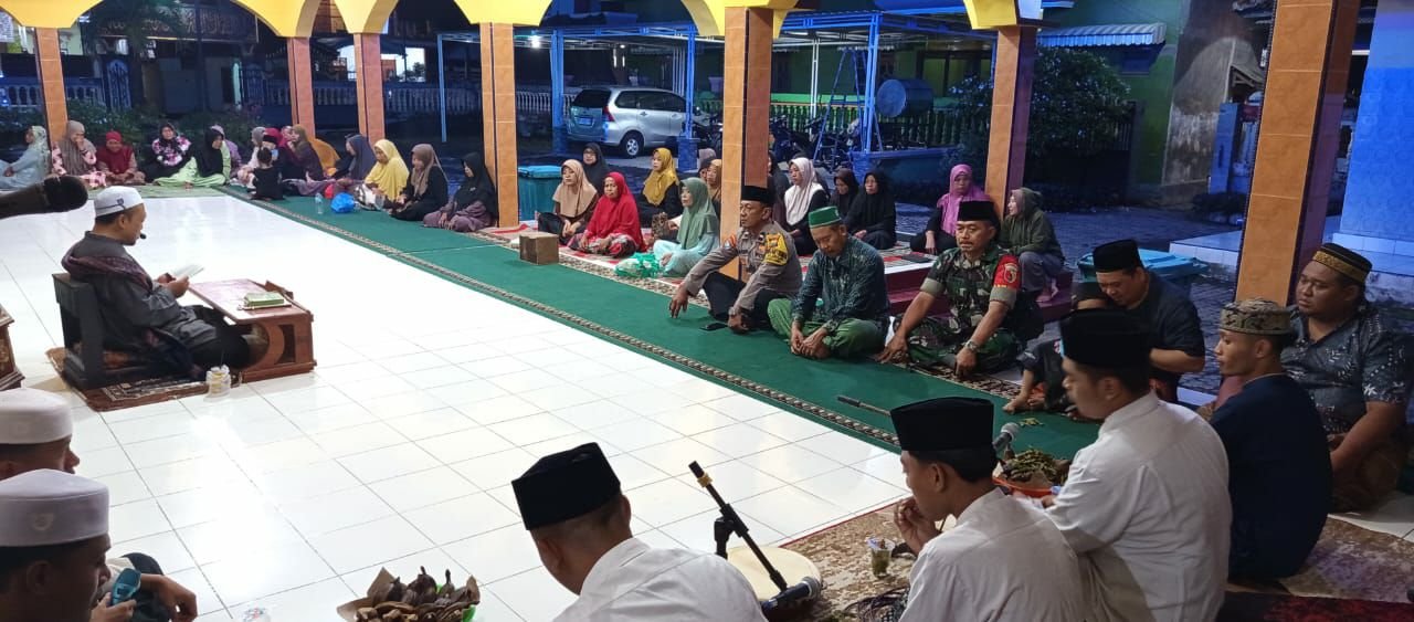 Babinsa Koramil Rogojampi Hadiri Pengajian di Masjid Baitus Syafa’ah Desa Bubuk