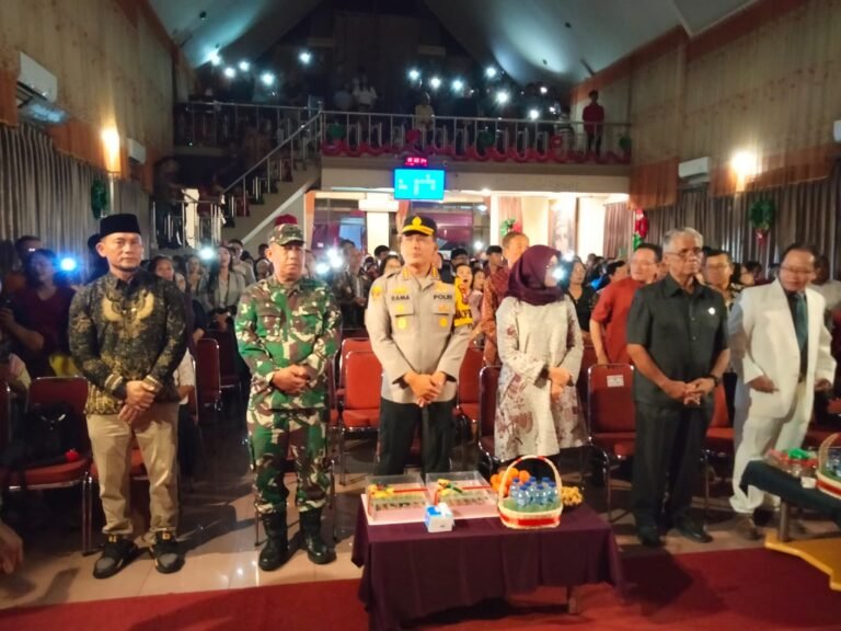 Sinergi TNI-Polri dan Pemkab Banyuwangi, Kasdim 0825/Banyuwangi Hadiri Perayaan Natal 2025 di Rogojampi.