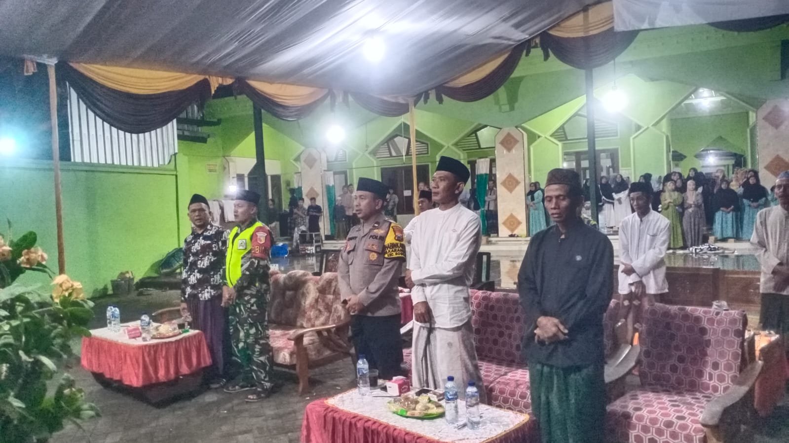 Babinsa Karangbendo Hadiri Pengajian dan Doa Bersama Akhir Tahun di Masjid Baitul Atiq