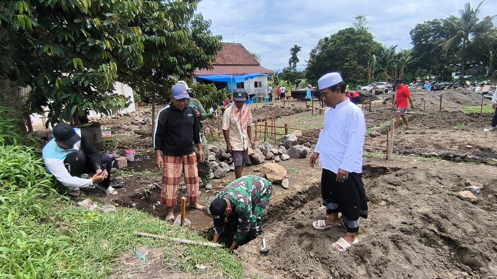 Perkuat Pendidikan Agama, Danramil Rogojampi Hadiri Peletakan Batu Pertama Ponpes Darul Aitam Al Aziz