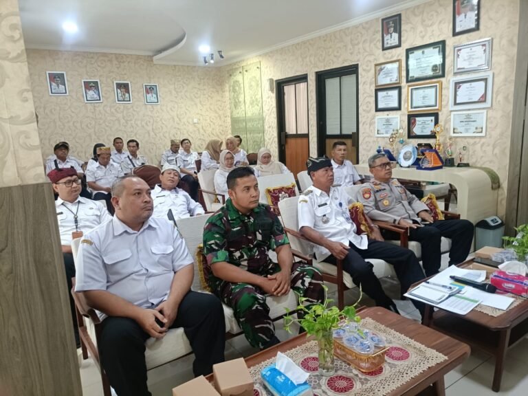 Wujudkan Sinergi Pembangunan, Babinsa Rogojampi Hadiri Musrenbangcam Tahun 2026 secara Virtual
