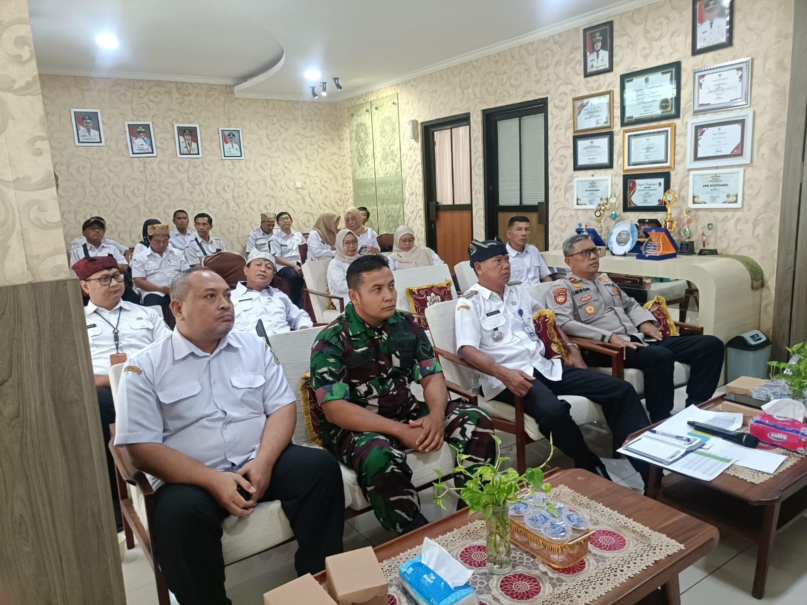 Wujudkan Sinergi Pembangunan, Babinsa Rogojampi Hadiri Musrenbangcam Tahun 2026 secara Virtual