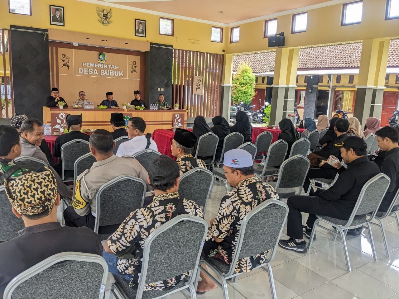 Pererat Sinergitas, Danramil Rogojampi Hadiri Acara Kenal Pamit Camat Rogojampi di Desa Bubuk