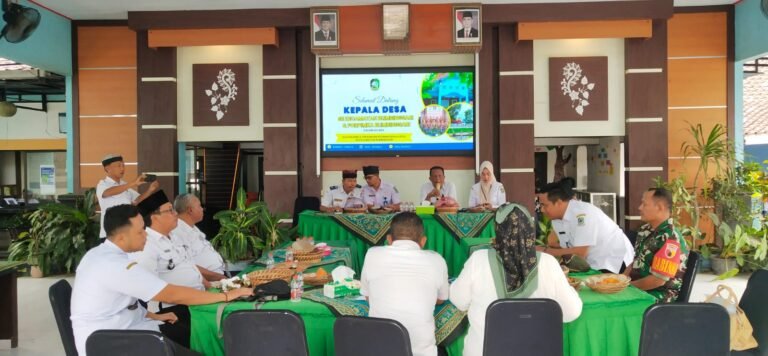 Pererat Silaturahmi, Babinsa Koramil Rogojampi Hadiri Pertemuan Asosiasi Kepala Desa di Blimbingsari