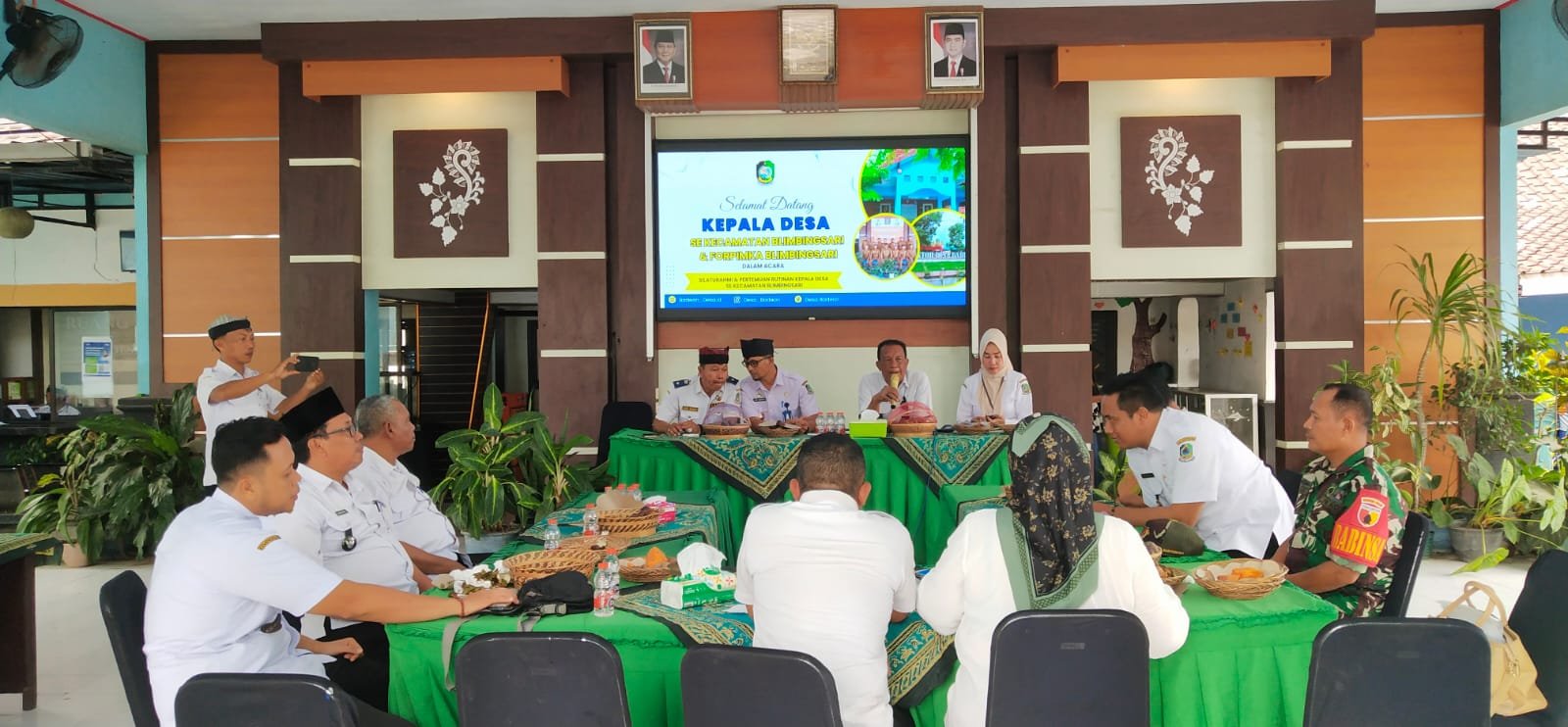 Pererat Silaturahmi, Babinsa Koramil Rogojampi Hadiri Pertemuan Asosiasi Kepala Desa di Blimbingsari