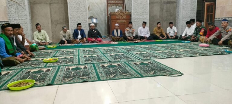 Jalin Kedekatan dengan Warga, Babinsa Desa Mangir Ikuti Safari Ramadhan di Dusun Sumbersari