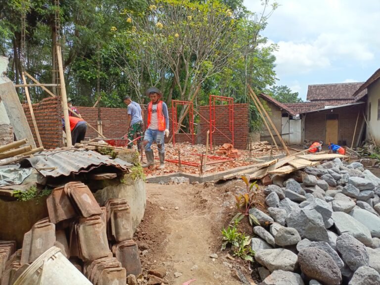 Pembangunan Musholla Baithurrohim Jadi Sasaran TMMD ke-128 Kodim 0820/Probolinggo.