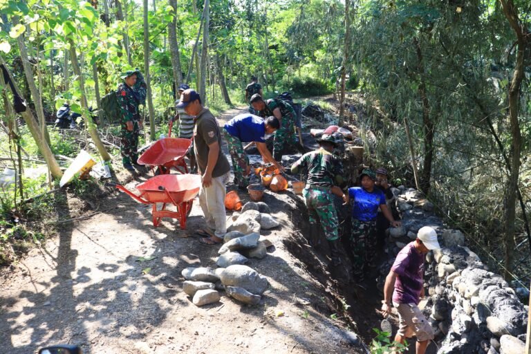 Dandim 0820 Probolinggo Kebut Pembangunan TPT, Warga Desa Brabe Diharapkan Bebas dari Ancaman Longsor.