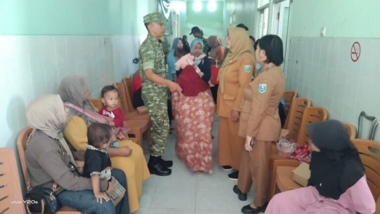 Upaya Tekan Angka Stunting, Satgas TMMD Ke-128 Laksanakan Pemberian Nutrisi Anak Stunting di Puskesmas Maron.