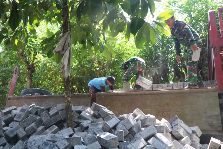 Dukungan Matrial Datang, Satgas TMMD Ke-128 Percepat Pengerjaan Infrastruktur.