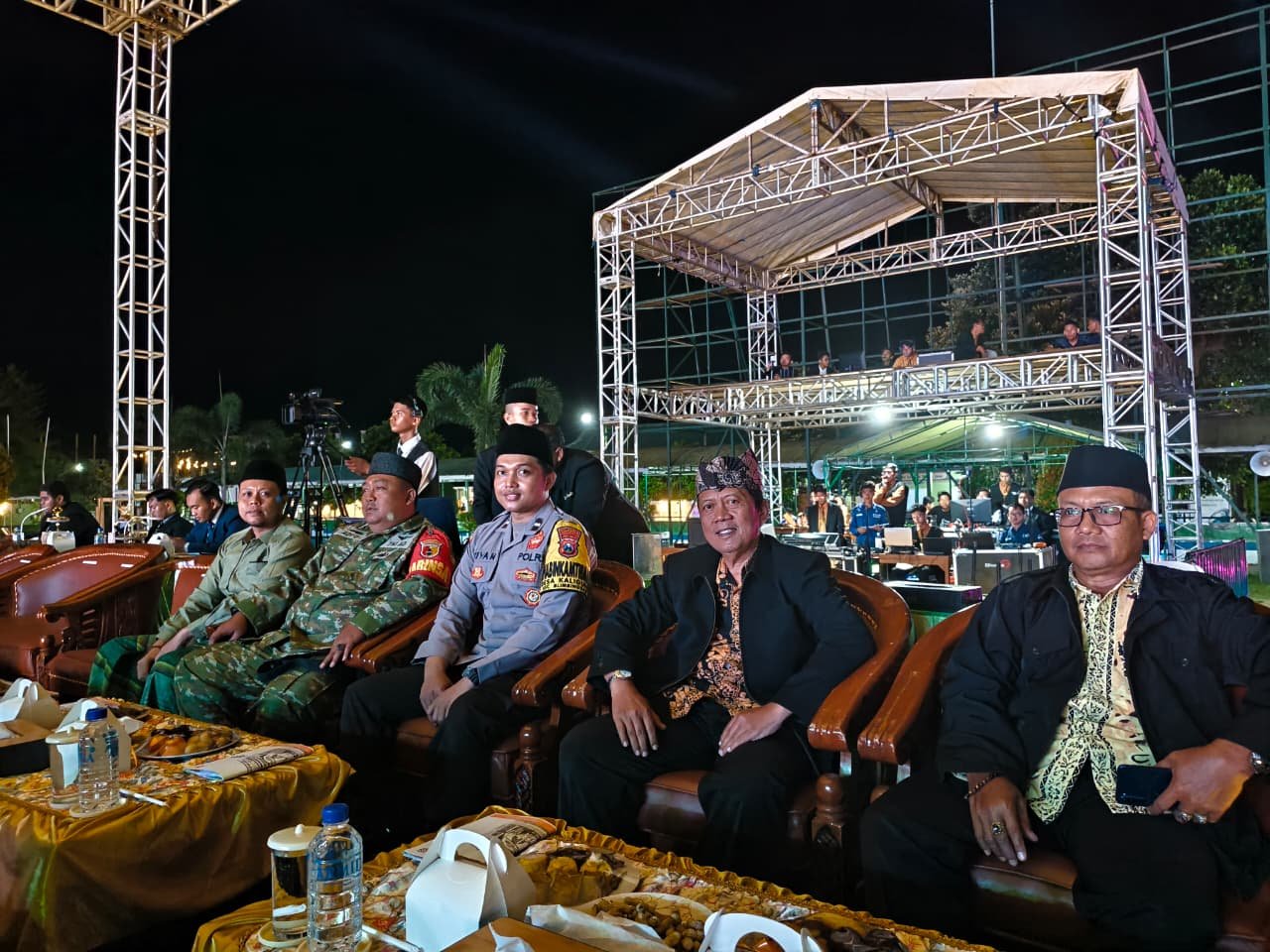 Wujudkan Keamanan Wilayah, Sertu Adi Gunawan Kawal Kegiatan Seni Budaya di Gontor 4 Banyuwangi   