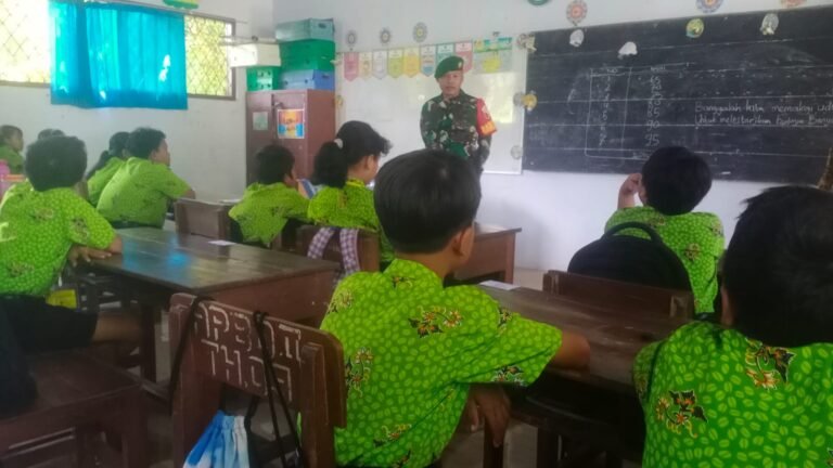 Cegah Perundungan di Sekolah, Serma Subero Ajak Siswa SDN 4 Karangbendo Saling Menghormati lewat Edukasi Bela Negara