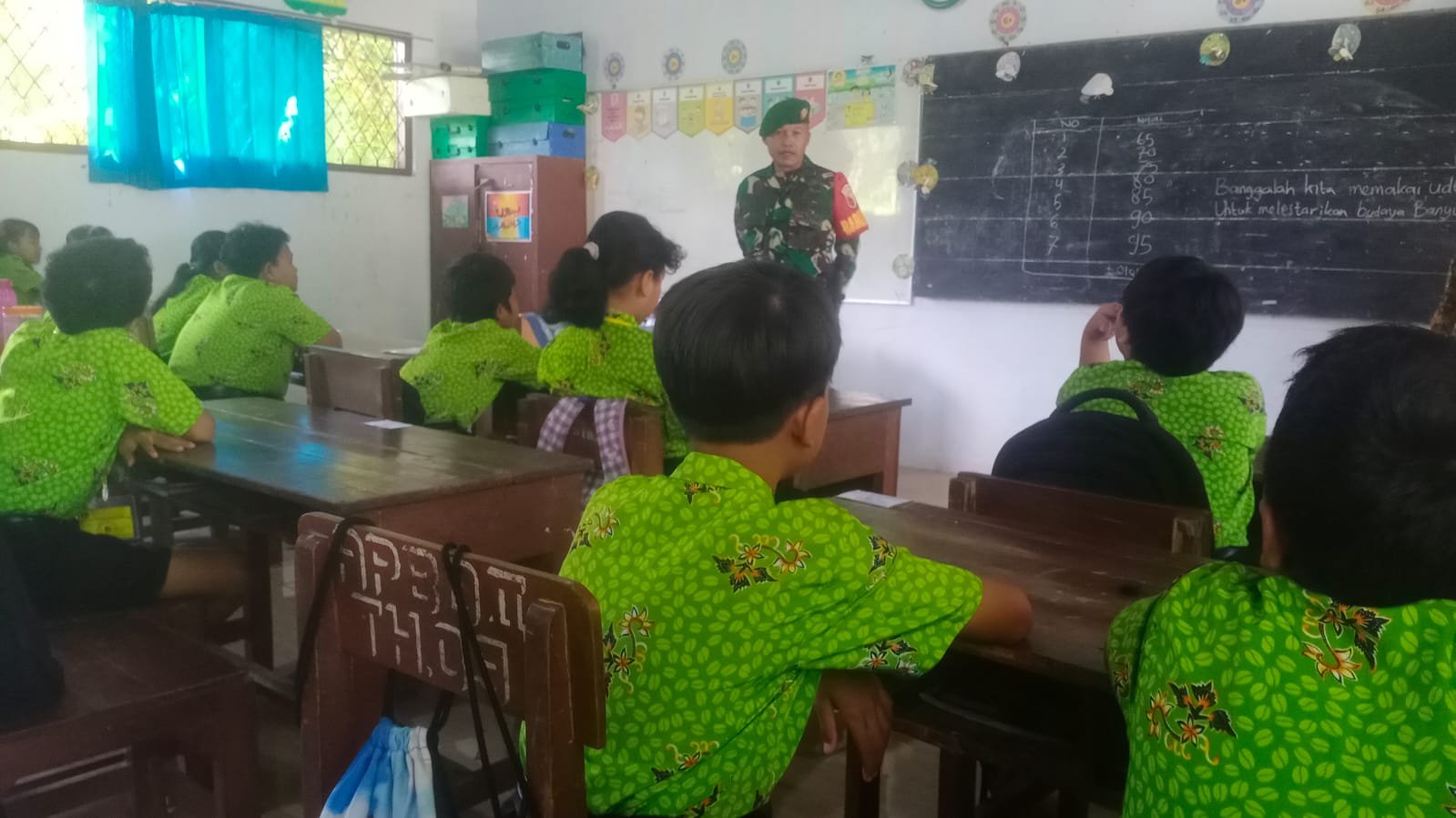 Cegah Perundungan di Sekolah, Serma Subero Ajak Siswa SDN 4 Karangbendo Saling Menghormati lewat Edukasi Bela Negara